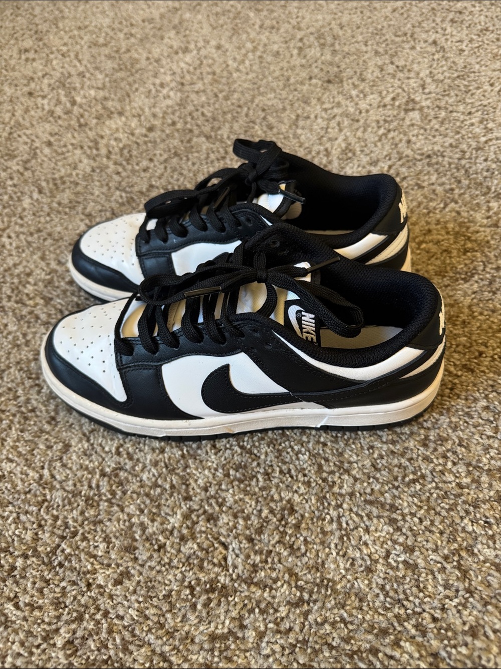 Men's  NIKE PANDA DUNKS SIZE 8.5
